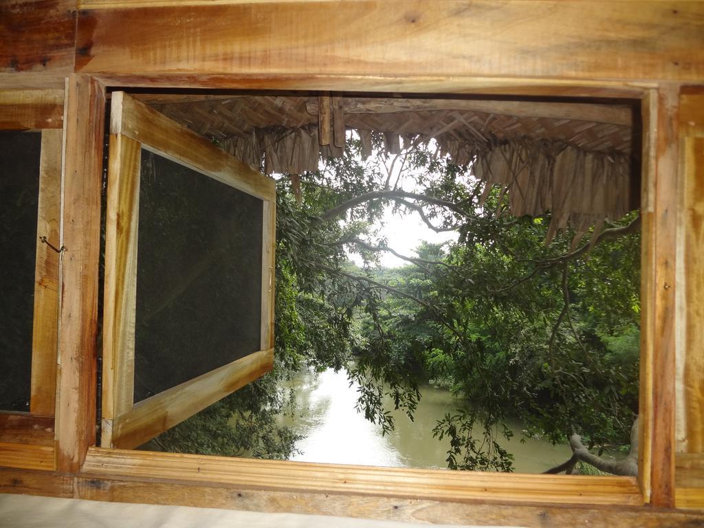 Villa Kumbuk Tree House Tissamaharama Habitación foto