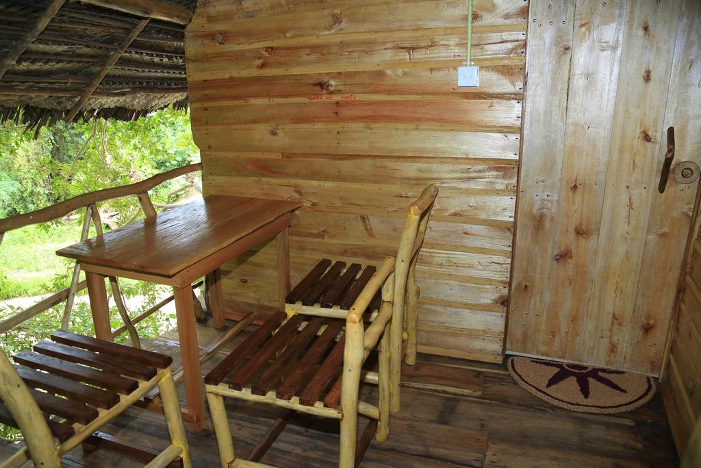 Villa Kumbuk Tree House Tissamaharama Exterior foto